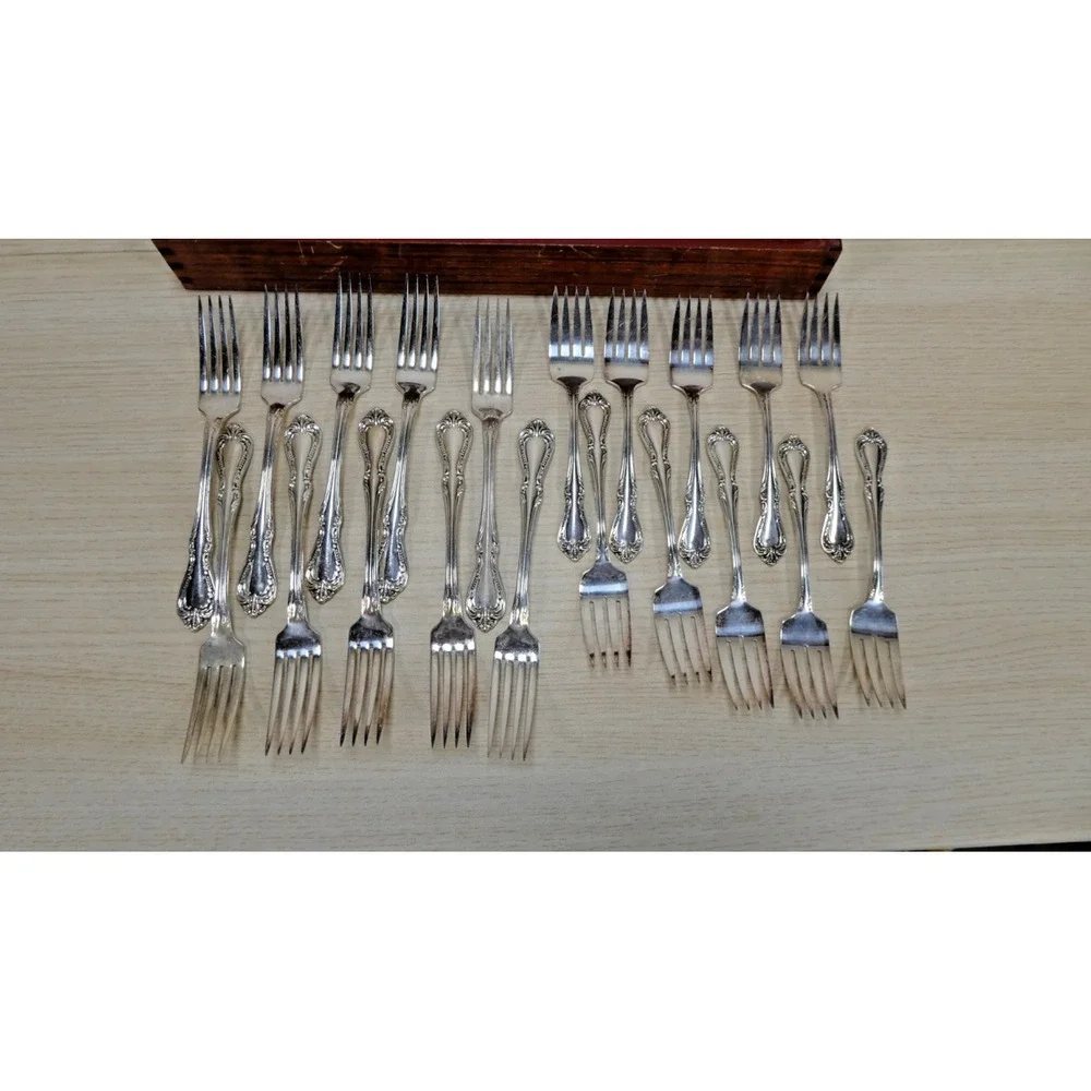 Vintage Wm A. Rogers Silver Overlaid Oneida LTD Silverware Flatware 86 Piece Set